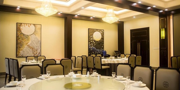 开云体育-昨天同学聚会，通知28人，实到9人，不愿参加的人内心要过这道坎