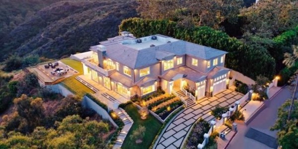 加州山火导致卡椒千万豪宅被毁 科尔90岁母亲避难