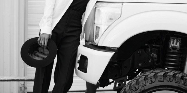 开云娱乐-造型如何？文班为时尚摄影杂志《LOVE Magazine》拍摄写真