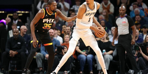 Shams：马刺当然有意KD 可能也聊过交易框架 但报价不如别队激进