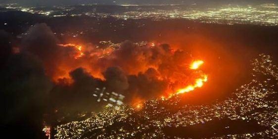 加州山火导致卡椒千万豪宅被毁 科尔90岁母亲避难